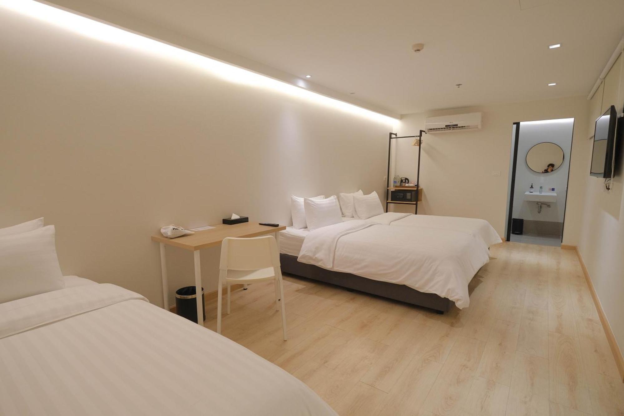 Simplestay Chatuchak, Surestay Collection By Best Western Bangkok Exterior photo